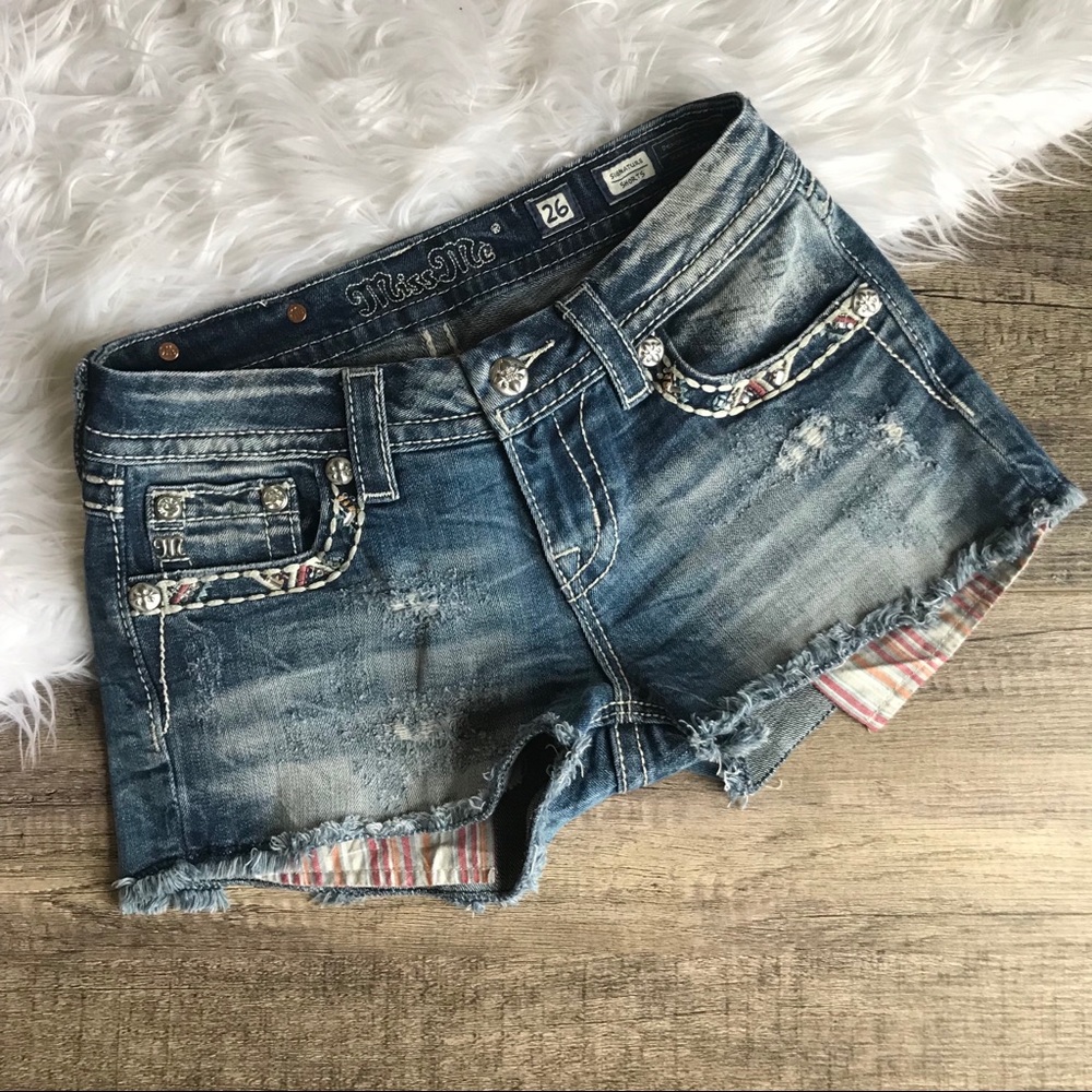 Miss me distressed denim cut off shorts size 26